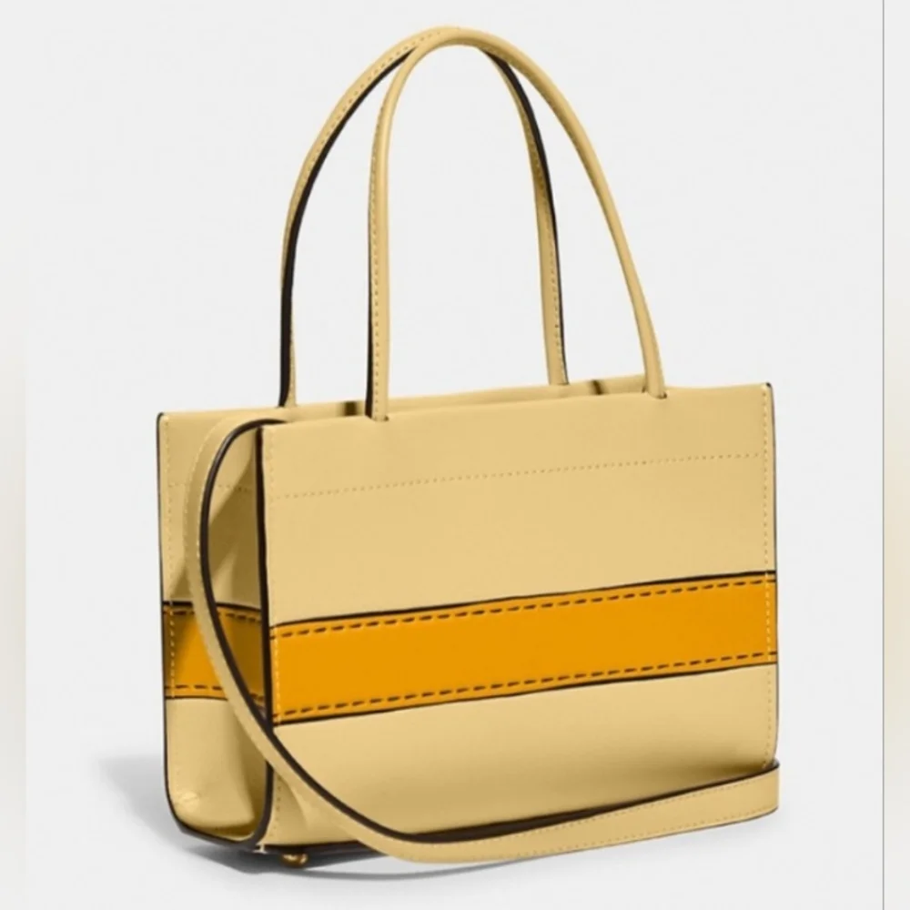 COACH Cashin Carry Tote 20 With Trompe L'oeil Print